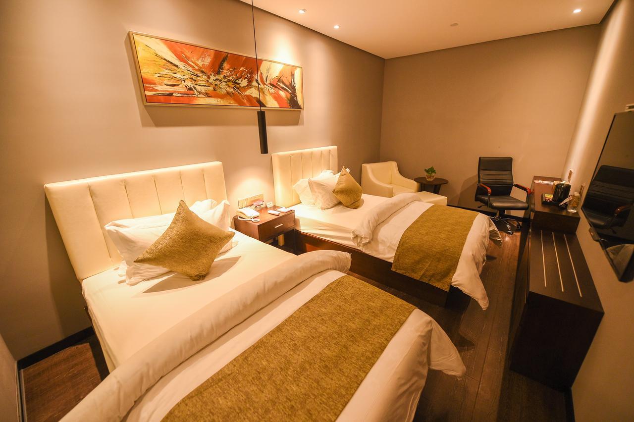 Metropolo,Shanghai,Hongqiao Airport,Wuzhong Road 외부 사진